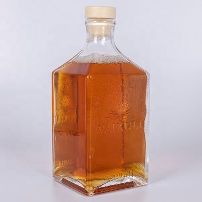 Custom glass whiskey bottles with bar cork (1)