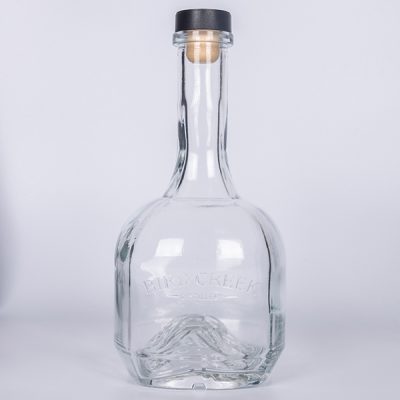 Custom glass whiskey bottles with bar cork (6)