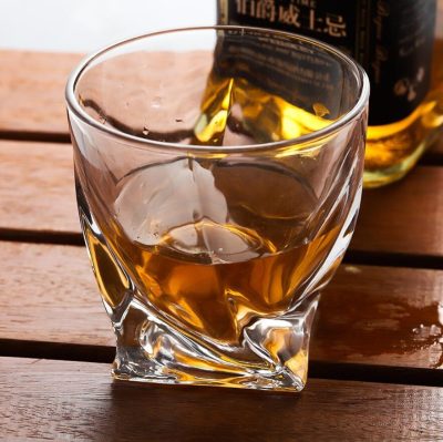 Free unique design whisky glasses (6)