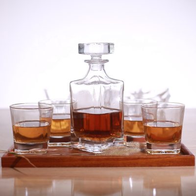 Genuine lead free crystal whiskey decanter (4)