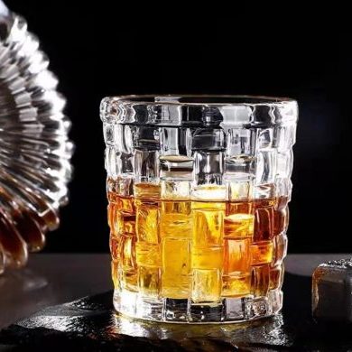 Straight body embossed whisky glasses for sale (3)