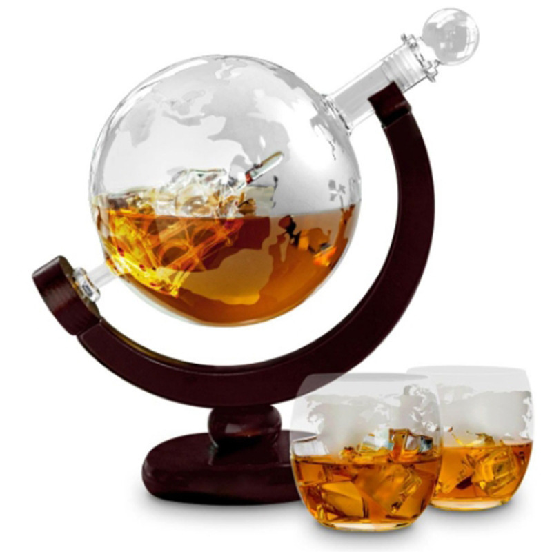 Whiskey decanter with 2pcs cups